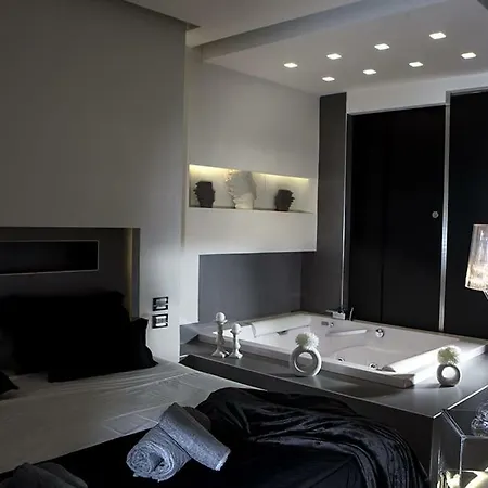Crystal Skyline Neapolis Apartment