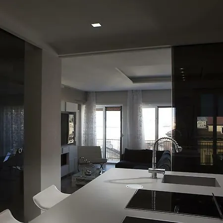 Crystal Skyline Neapolis Daire